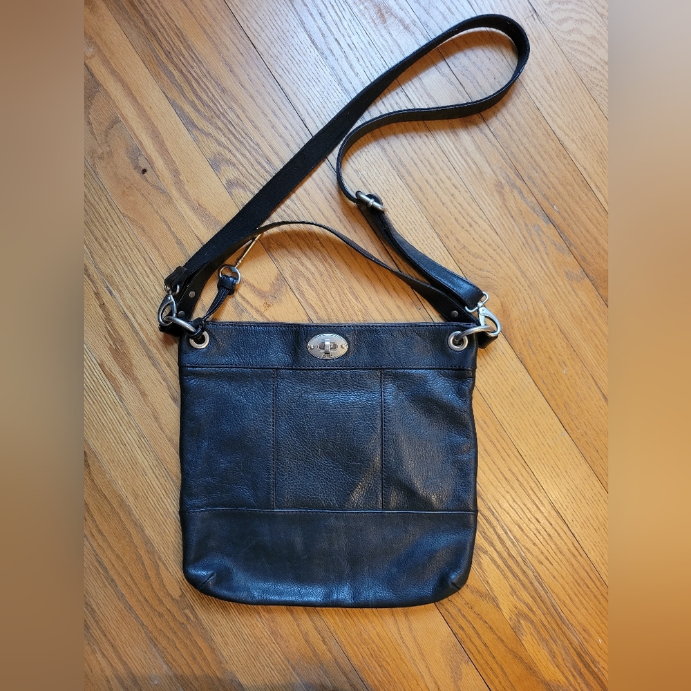 Fossil Hobo Handbag With Removable Crossbody Strap - image 1